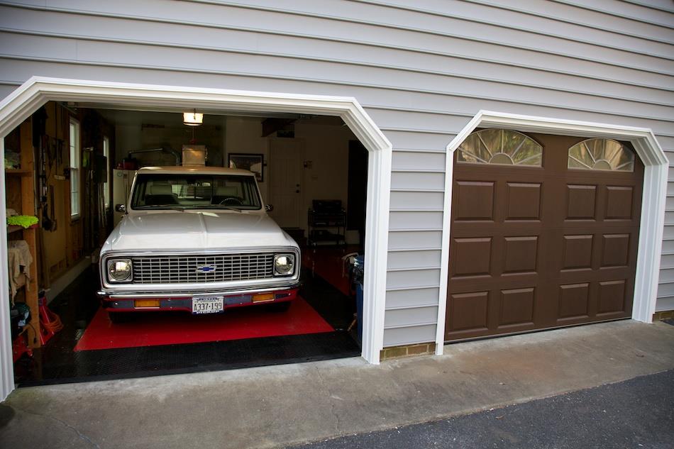 FIberglass Garage Doors Enhance Chesterfield Home 